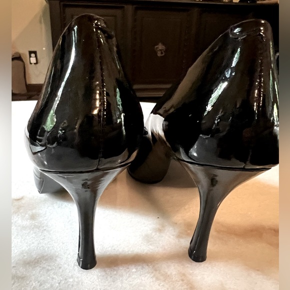 Arturo Chiang Black Patent Leather Peeptoe Pumps Size 7.5 - Picture 6 of 9